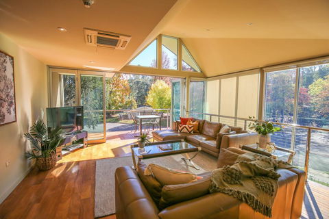 The Glass Pinnacle - Accommodation Bookings 2
