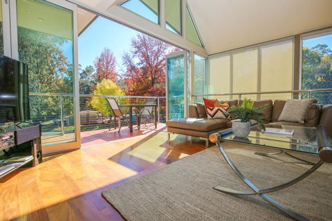 The Glass Pinnacle - Accommodation Bookings 3