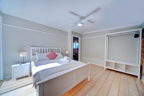 The Hillside Cottage - Accommodation Bookings 2