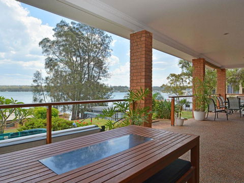 The House On The Lake @ Fishing Point, Lake Macquarie - Honestly Put The Line In And Catch Fish - Accommodation Bookings 0
