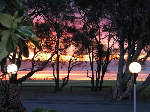 The Jetty Cabin Lakeside - Accommodation Bookings 1