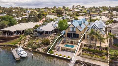 The Loft - Waterfront With Private Pool - Accommodation Bookings 0