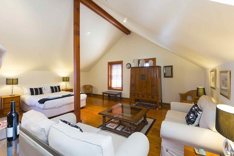 The Mews Studio - Accommodation Bookings 2