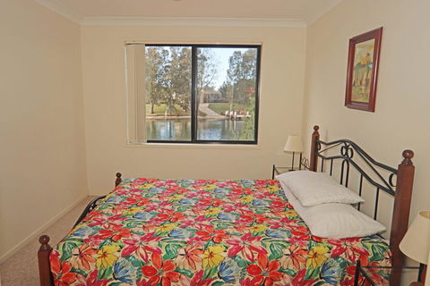 The Mooring's Waterfront - Accommodation Bookings 3