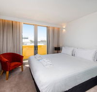 The Nest - Cosy Space on Newcastle Street with Roof Terrace - Accommodation Bookings