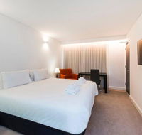 The Nest - Spacious Studio on Newcastle St with Roof Terrace - Accommodation Bookings