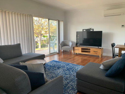 The Norburn', 3 Norburn Avenue - Aircon, Boat Parking, Close To Water & Clubs - Accommodation Bookings 3
