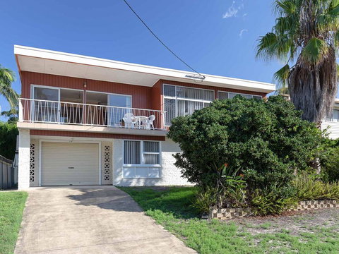 The Norburn', 3 Norburn Avenue - Aircon, Boat Parking, Close To Water & Clubs - Accommodation Bookings 1