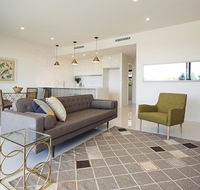 The Princess Bride - Executive 3BR Bulimba Apartment with Balcony in Central Location - Accommodation Bookings