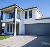 The Races Complex - Accommodation Bookings