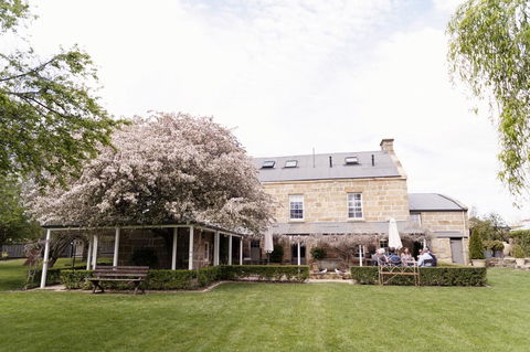 The Red Feather Inn - Accommodation Bookings 2
