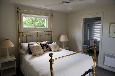 The Red Feather Inn - Accommodation Bookings 0