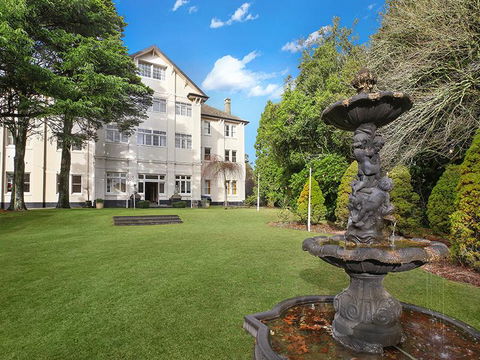 The Robertson Hotel - Accommodation Bookings 1
