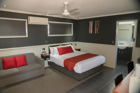 The Rocks Motel - Accommodation Bookings 1