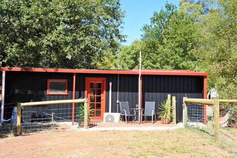 The Shelter Shed Garden Studio Apartment - Accommodation Bookings 2