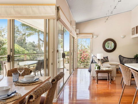 The Stanwell Beach Glass House - Beach & Pool - Accommodation Bookings 2