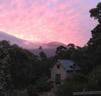 The Stone Cottage with tennis court - Accommodation Bookings