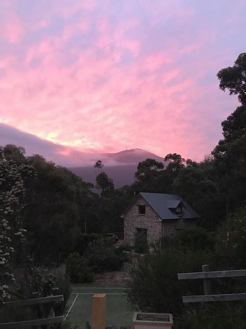 The Stone Cottage (with Tennis Court) - Accommodation Bookings 0