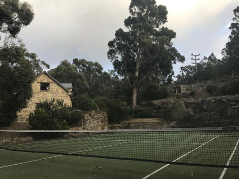 The Stone Cottage (with Tennis Court) - Accommodation Bookings 3