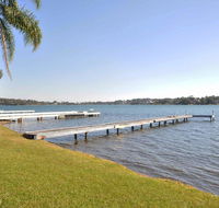 The Studio on the Lake  Fishing Point Lake Macquarie - honestly put the line in and catch fish - Accommodation Bookings