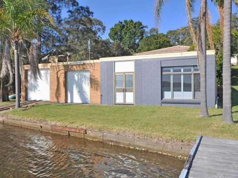 The Studio On The Lake @ Fishing Point, Lake Macquarie - Honestly Put The Line In And Catch Fish - Accommodation Bookings 1