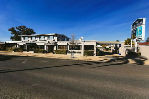 The Town House Motor Inn - Accommodation Bookings 0