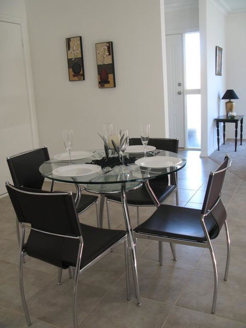 The Villa Kyabram - Accommodation Bookings 3