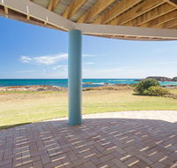 The Whale Watcher' 1/6 Birubi Lane - waterfront unit with stunning views level access