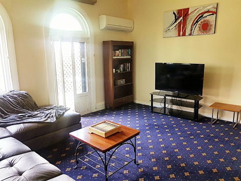 The Wharf Hotel - Accommodation Bookings 2