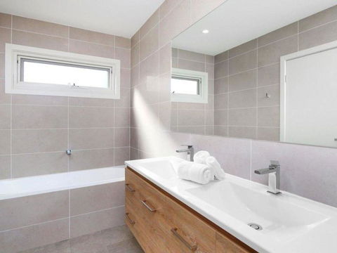 The Wharf House - Budgewoi - Accommodation Bookings 3