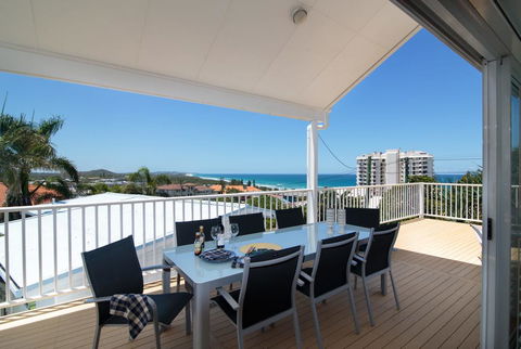 The White House - Central Coolum With Spectacular Ocean Views And WiFi - Accommodation Bookings 3