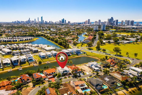 The White House GC Waterfront Home Cinema Jacuzzi Heated Pool - Accommodation Bookings 1