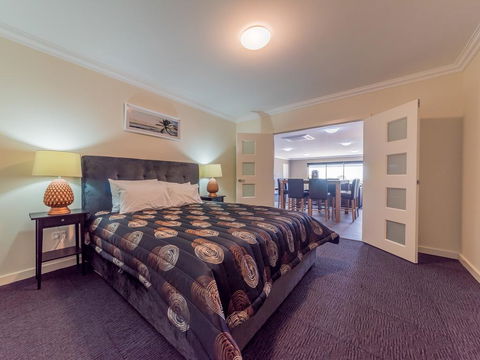 Thompson Ave Apartments - Accommodation Bookings 1