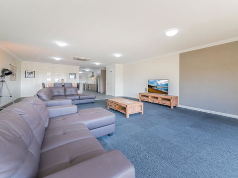 Thompson Ave Apartments - Accommodation Bookings 3