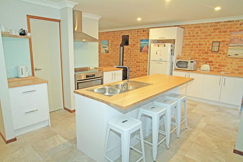 Thora Street Waterfront - Accommodation Bookings 2