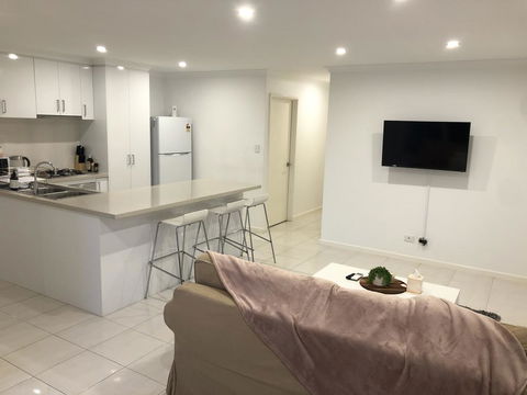 Three Bedroom, Two Bathroom Family Home - Accommodation Bookings 1