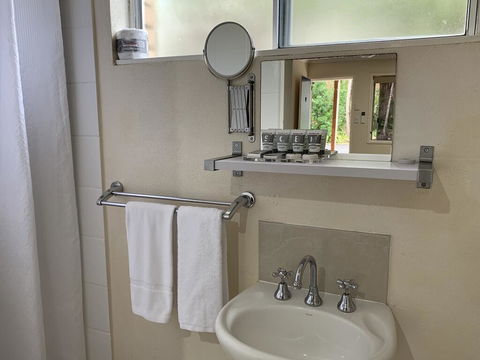 Tin Can Bay Motel - Accommodation Bookings 2