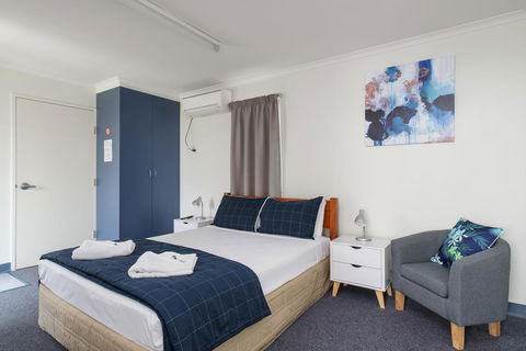 Tin Can Bay's Sleepy Lagoon Motel - Accommodation Bookings 3