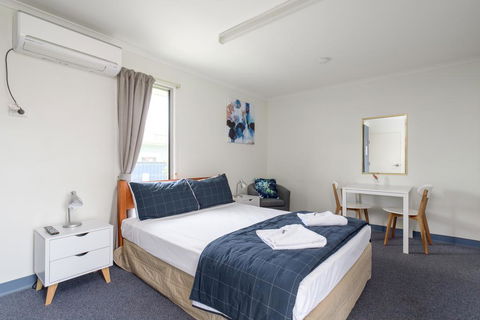 Tin Can Bay's Sleepy Lagoon Motel - Accommodation Bookings 2