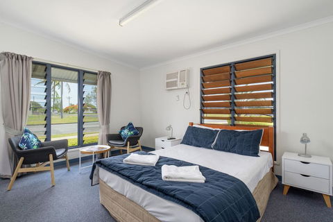 Tin Can Bay's Sleepy Lagoon Motel - Accommodation Bookings 1