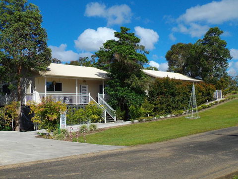 Tinaroo Sunset Retreat - Accommodation Bookings 0