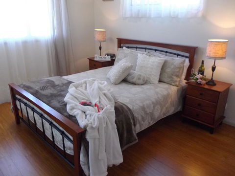 Tinaroo Sunset Retreat - Accommodation Bookings 3