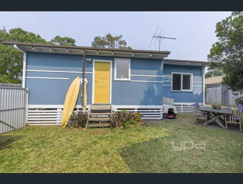 Toot Toot ! 50s Classic Beach House With Bungalow - Accommodation Bookings 3