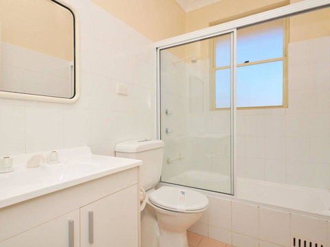 Toowoon Beach View 3br Villa 4 Just Steps To Beach With Views - Accommodation Bookings 3