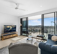 Top Floor 3 Bed Apartment with Million Dollar Views
