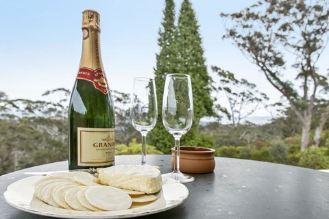 Toria Views - Accommodation Bookings 1