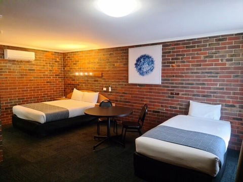 Town House Motor Inn - Accommodation Bookings 1