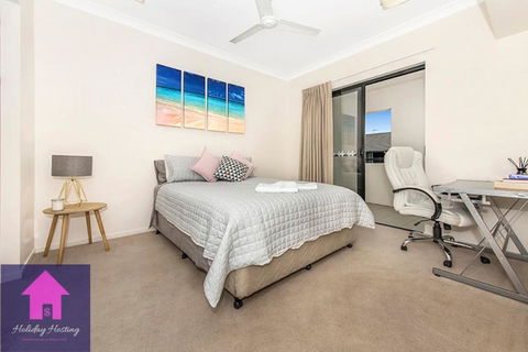 Townsville Luxury Spacious Apt 3 BR-2BTH Pools - Accommodation Bookings 2