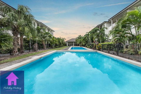 Townsville Luxury Spacious Apt 3 BR-2BTH Pools - Accommodation Bookings 0