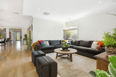 TRANQUIL HAVEN - MOUNT ELIZA - Accommodation Bookings 0